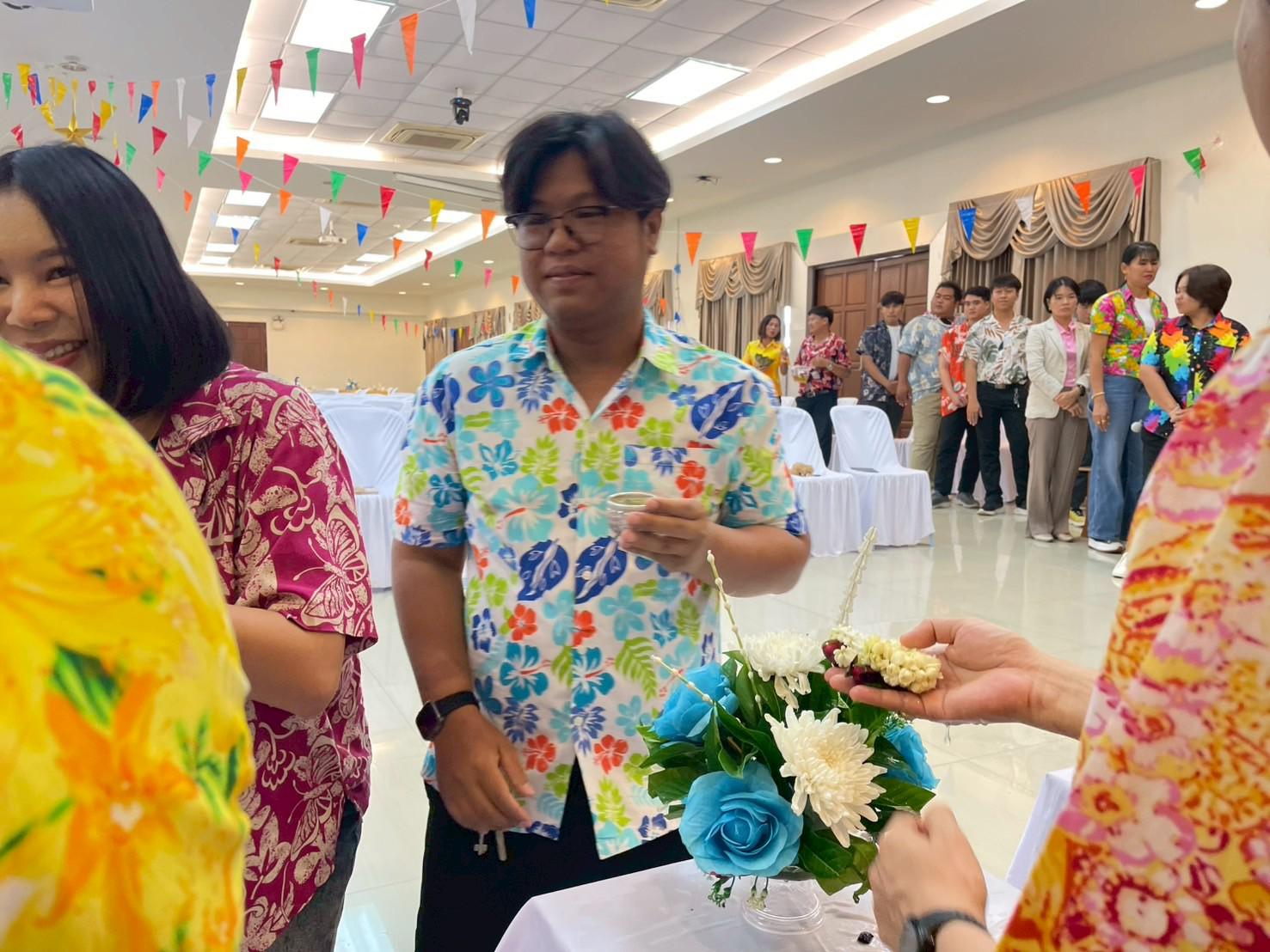 367. วันที่ 26 เมษายน 2568 สาขาการบริหารการศึกษา ได้จัดกิจกรรมรดน้ำดำหัวคณาจารย์ระดับบัณฑิตศึกษา ประจำสาขาการบริหารการศึกษา ณ ห้องประชุมครุร่มสัก 1 ชั้น 3 อาคารคณะครุศาสตร์